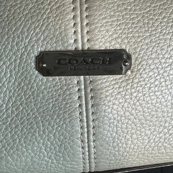 Coach Elegant Cream Leather Tote Bag - Picture 10 of 10